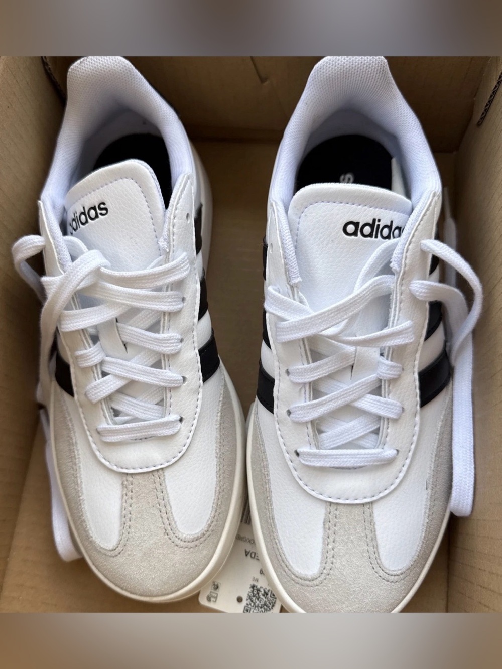 Adidas Women’s White & Black Retro Low-Top Sneakers size 10